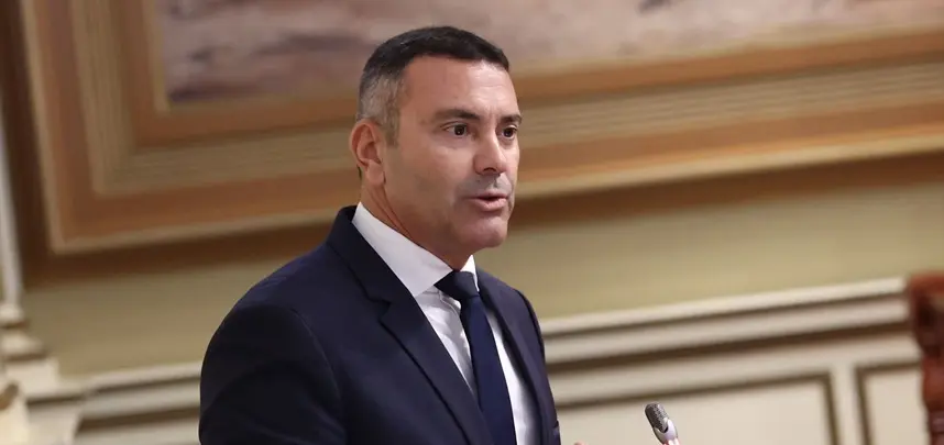 Oswaldo Betancort en el Parlamento de Canarias.
