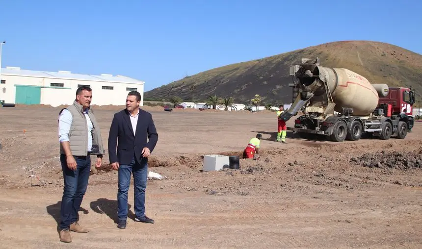 &Aacute;ngel Lago y &Oacute;scar Noda visitando las obras.