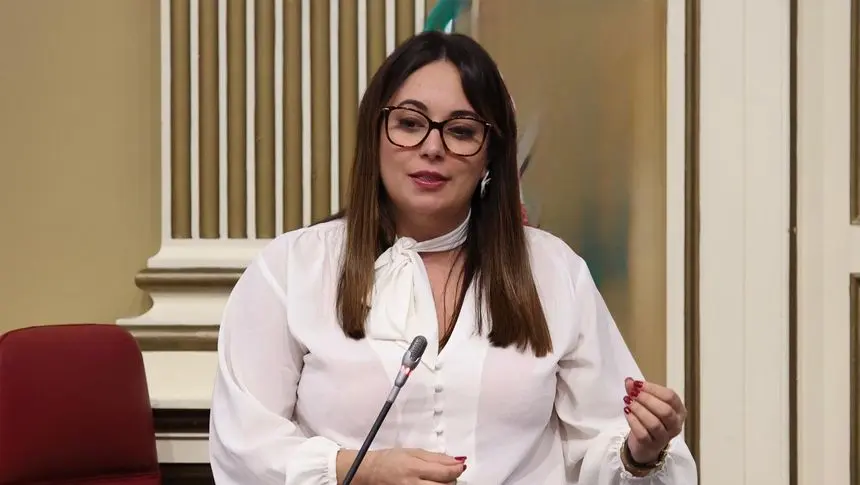Cristina Calero durante su intervenci&oacute;n en la C&aacute;mara auton&oacute;mica