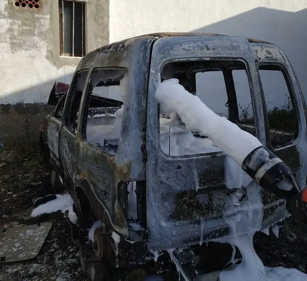 Imagen de c&oacute;mo qued&oacute; el veh&iacute;culo tras el incendio