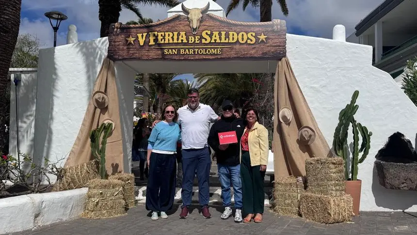 Cr&oacute;nicas Radio llev&oacute; a cabo un programa especial con motivo de la V Feria de Saldos.