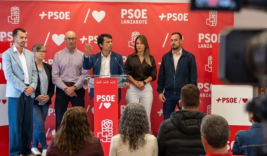 Marcos Bergaz junto a sus compa&ntilde;eros en la comparecencia de prensa.