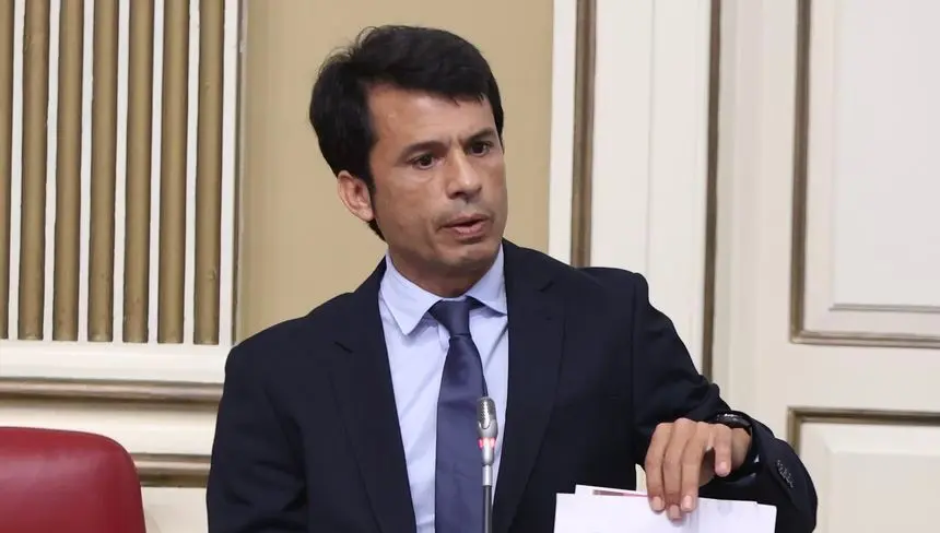 Marcos Bergaz (PSOE) en pleno del parlamento canario
