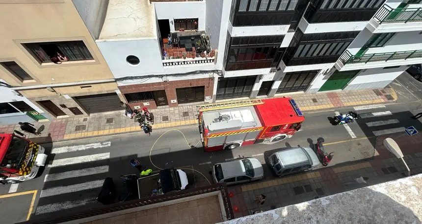 Imagen del momento de la actuaci&oacute;n de los bomberos