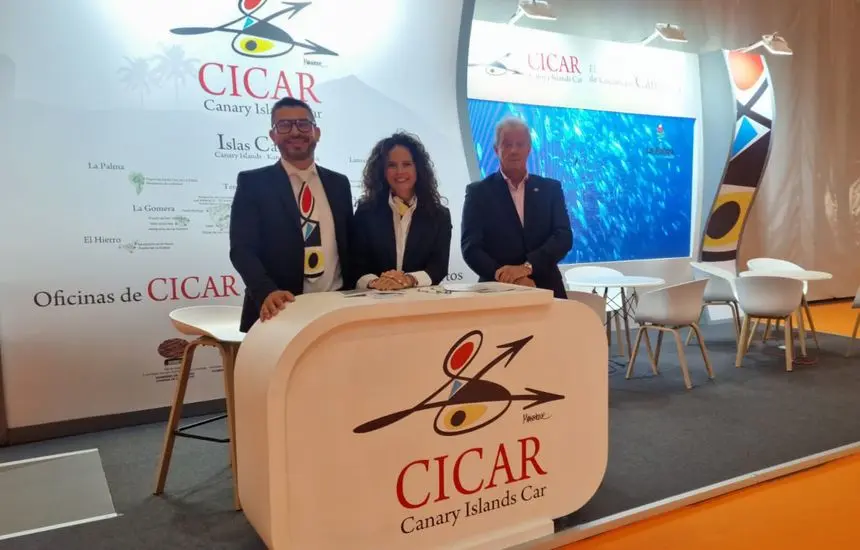 Los representantes de CICAR en la feria de Bilbao