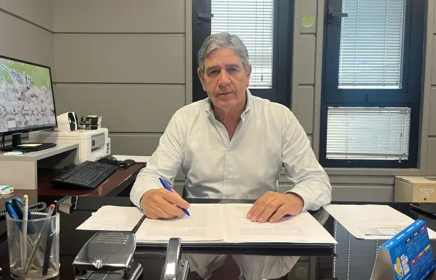 Erasmo Garc&iacute;a en su despacho.