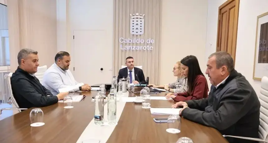 Integrantes del Consejo de Gobierno del Cabildo de Lanzarote en una imagen de archivo.