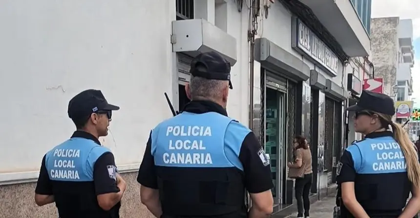 Agentes de la Polic&iacute;a Local en Valterra.