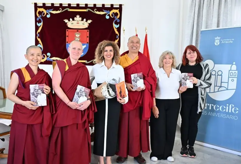 Un momento de la recepci&oacute;n en el Ayuntamiento de Arrecife por la concejala portavoz del PP, Eli Merino.