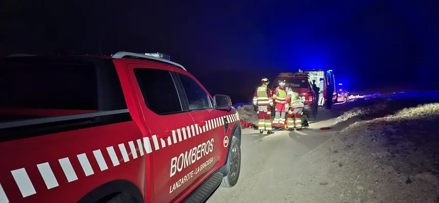 Bomberos del Consorcio de Seguridad y Emergencias durante la actuaci&oacute;n.