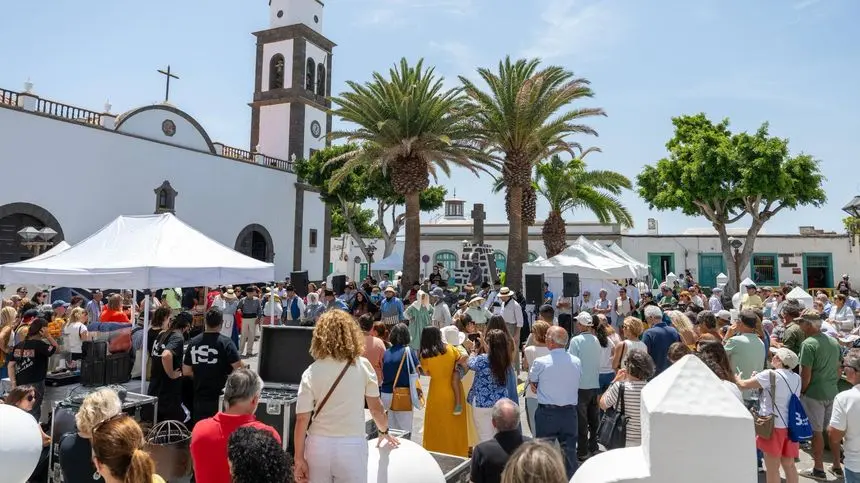 El Mercado Tradicional de Arrecife est&aacute; siendo relanzado por el Ayuntamiento de Arrecife con el objetivo de la pr&oacute;xima apertura de La Recova como mercado de abastos.