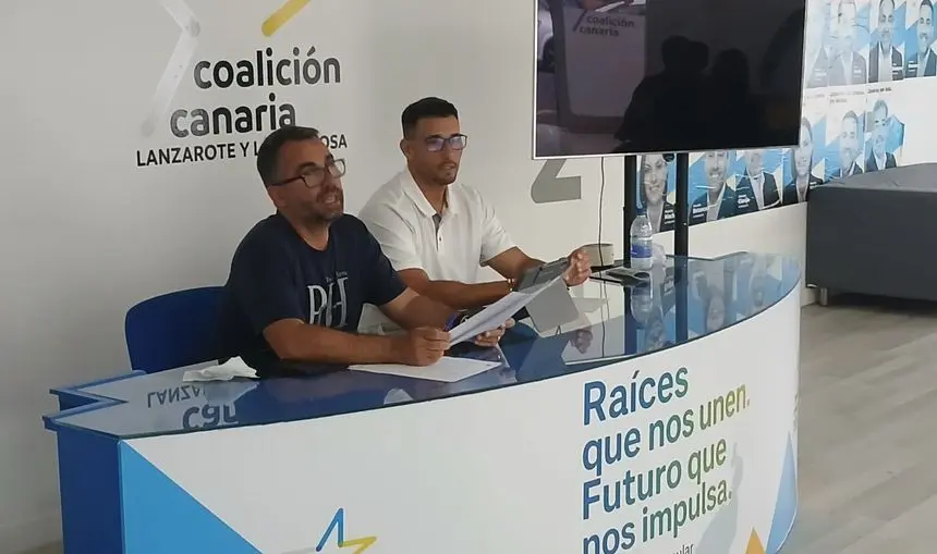 Echedey Eugenio y Rosmen Quevedo en un encuentro con sus compa&ntilde;eros de partido