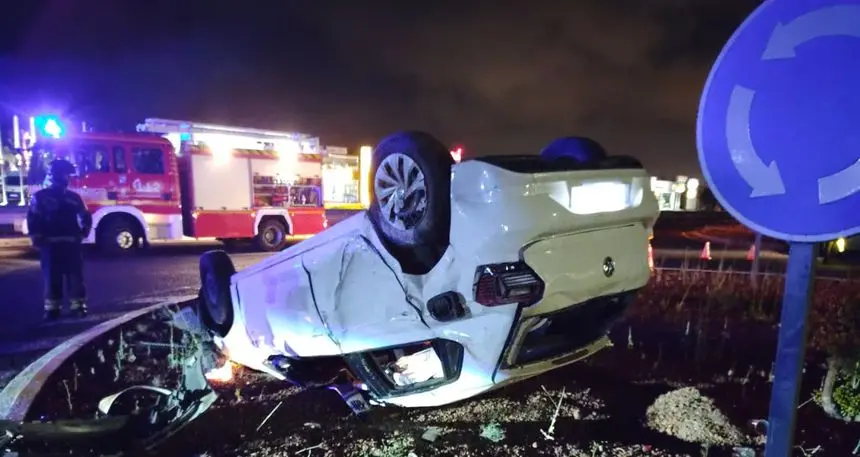 Vuelco en la entrada de Playa Honda.