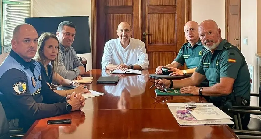 Reuni&oacute;n de &Oacute;scar Noda en la Delegaci&oacute;n del Gobierno.