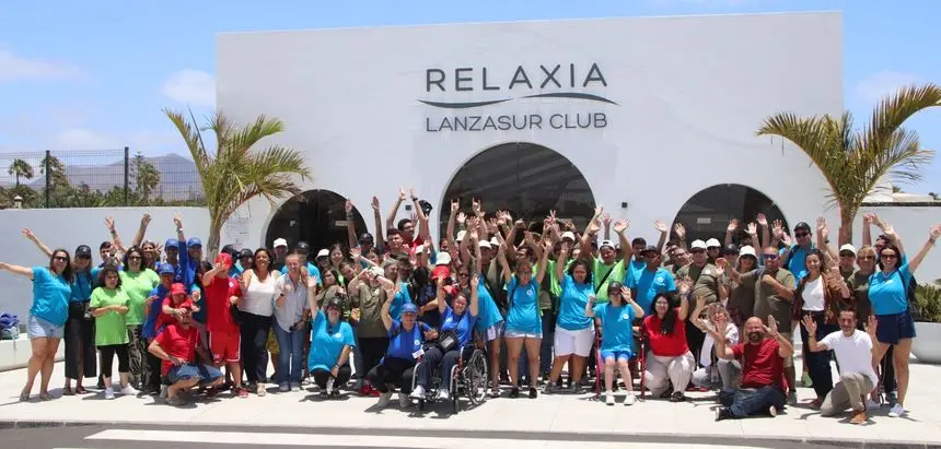 Foto de familia de los participantes.