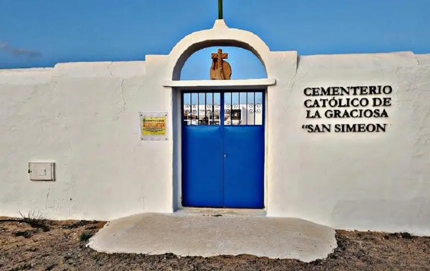 Imagen de la entrada al cementerio de La Graciosa