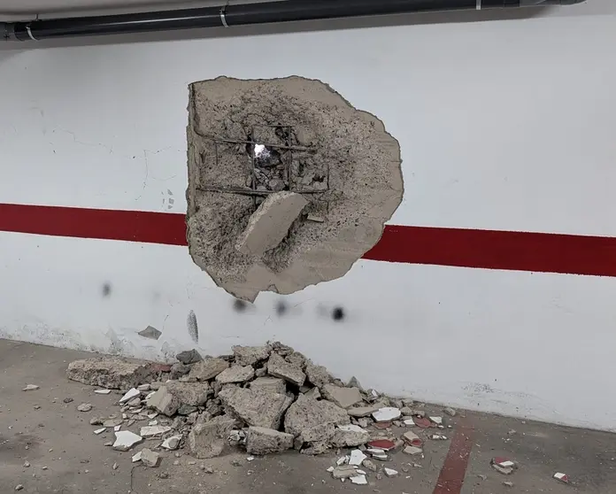 Imagen de uno de los muros que los vecinos afectados dicen que se ha ca&iacute;do por la obra colindante.