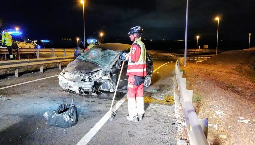 Imagen de c&oacute;mo qued&oacute; el veh&iacute;culo de destrozado tras el fuerte impacto