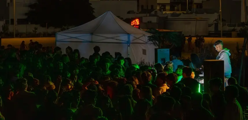 Asistentes disfrutando de una de las actuaciones del PH Urban Fest.
