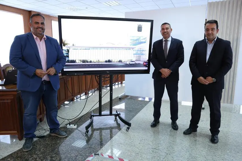 Oswaldo Betancort, Samuel Mart&iacute;n y Jos&eacute; Valle en la presentaci&oacute;n del centro de investigaciones del medio marino.