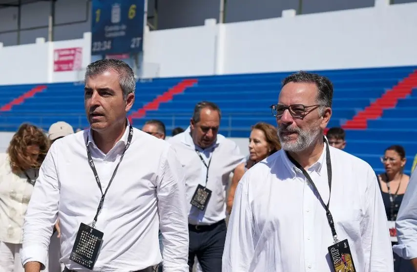 Manuel Dom&iacute;nguez con su secretario general, Poli Su&aacute;rez, este domingo en Lanzarote