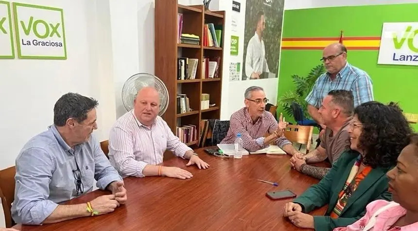 &Oacute;scar P&eacute;rez en un encuentro con simpatizantes en la sede de Vox en Lanzarote.