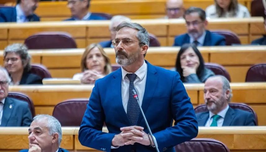 Pedro San Gin&eacute;s en el Senado.