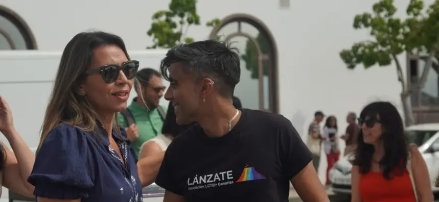 Maite Corujo junto a un representante de la asociaci&oacute;n Lanzate.
