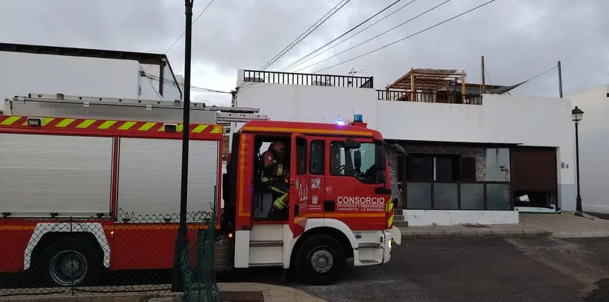 Momento en el que los bomberos dieron por finalizado su servicio