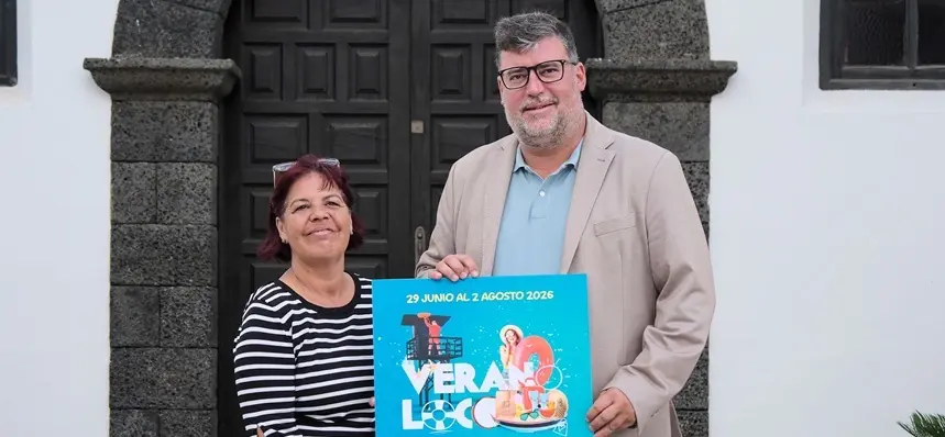 Isidro P&eacute;rez y Alma Gonz&aacute;lez presentando la campaña Verano Loco.