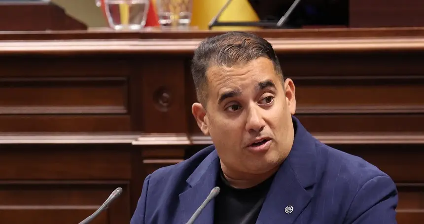 Caraballo interviene en el pleno del Parlamento de Canarias