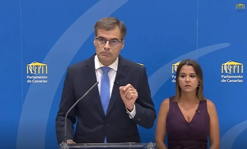 Los diputados del Grupo Parlamentario Popular Fernando Ense&ntilde;at y Jennifer Curbelo.