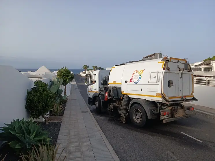 Trabajos de limpieza en la zona de La Concha.