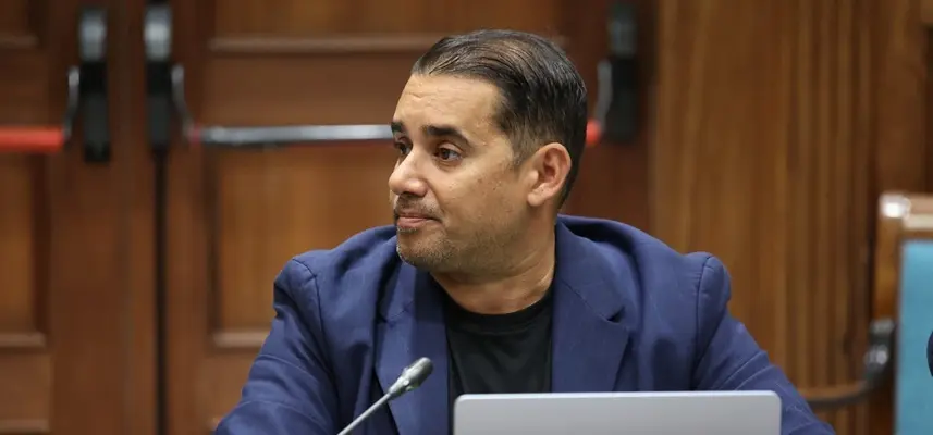 Yoné Caraballo durante una comisión parlamentaria.