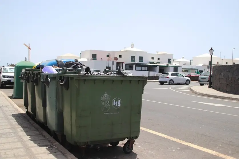 Contenedores en el municipio de Yaiza.