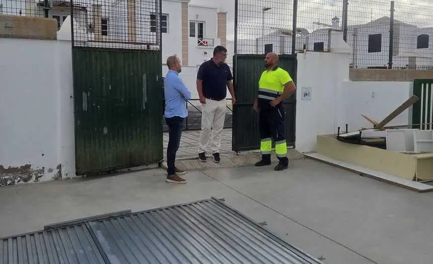 Isidro P&eacute;rez y Ra&uacute;l de Le&oacute;n en uno de los centros de Playa Honda.