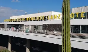 Imagen de la entrada al aeropuerto de Lanzarote.
