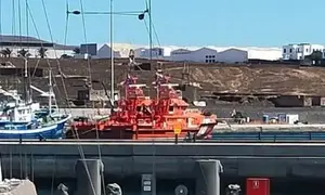 Embarcaciones de Salvamento Mar&iacute;timo en Puerto Naos, Arrecife.