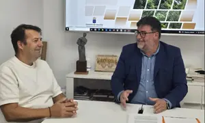 Antonio Rocío e Isidro Pérez analizando los datos.