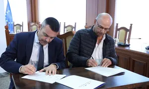 Firma del convenio entre la Federaci&oacute;n de Lucha Canaria y el Cabildo de Lanzarote.