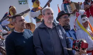 Fernando Clavijo en el centro de la imagen este s&aacute;bado con sus compa&ntilde;eros Oswaldo Betancort y Echedey Eugenio