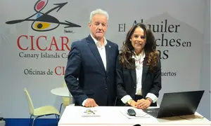 A la izquierda, el director comercial de CICAR, Ram&oacute;n Valiente.
