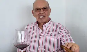 El conocido pol&iacute;tico disfrutando de un d&iacute;a de almuerzo con sus amigos de siempre