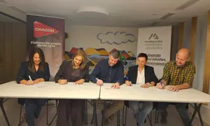Firma del acuerdo en La Geria.