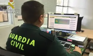 Uno de los agentes que se encarga de vigilar los delitos inform&aacute;ticos.