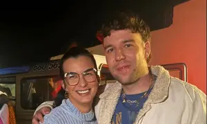 Quevedo junto a la ex concejal del Ayuntamiento de Teguise y residente en La Graciosa, Nieves Arrocha.