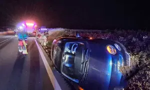 Veh&iacute;culo volcado en Los Valles.