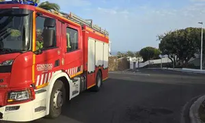 Cami&oacute;n de los bomberos en la zona.