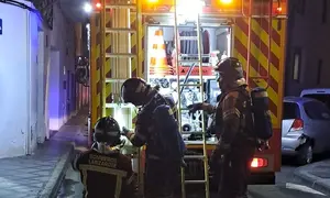 Bomberos del Consorcio de Seguridad y Emergencias durante la actuaci&oacute;n.