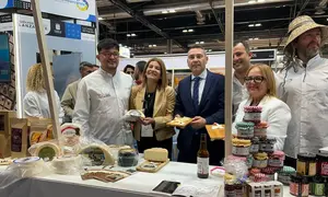 Representantes del sector primario y del Cabildo de Lanzarote en el Sal&oacute;n Gourmet.